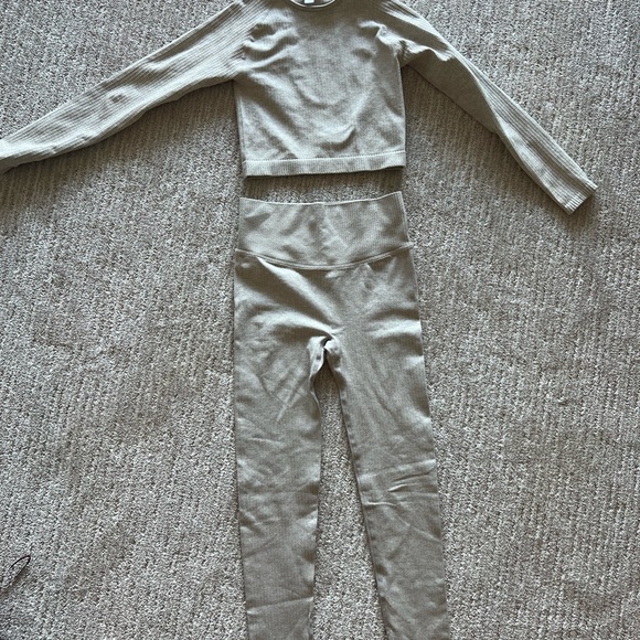 Work out outfit pants and top - Picture 1 of 2